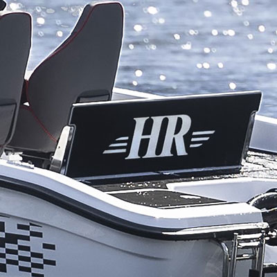 HR5.5F soffa som är uppfällbar. Hr boats nya fiskebåt.